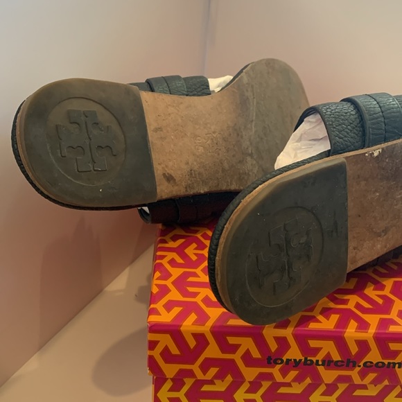 Tory Burch Amanda Flat Thong in Tumbled Black Leather - Picture 7 of 10